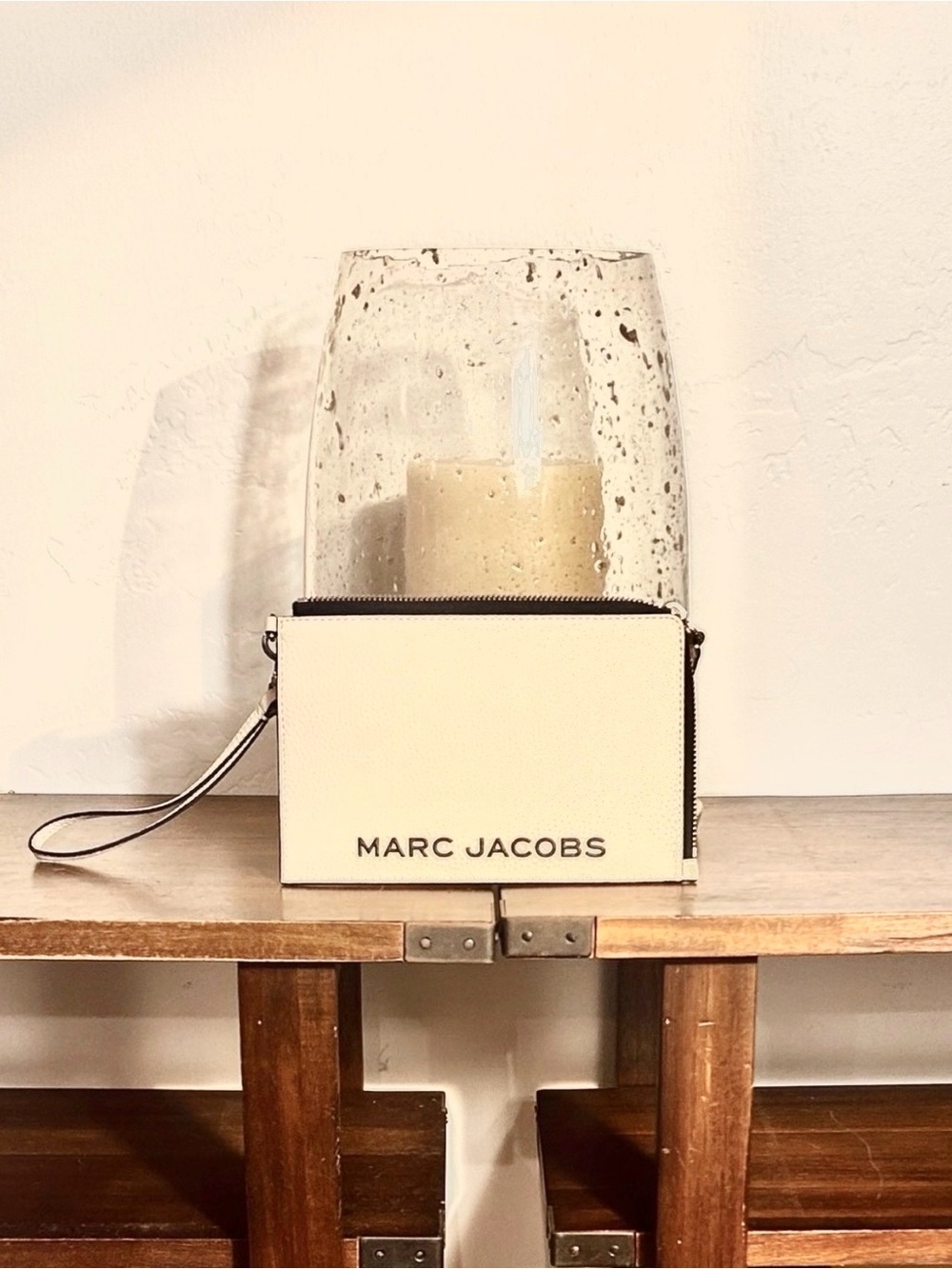 Marc Jacobs Leather Wristlet in Marshmallow Creamy White EUC Certified Authentic